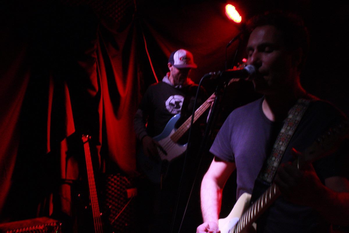 Green Therapy en vivo: voz y bajo